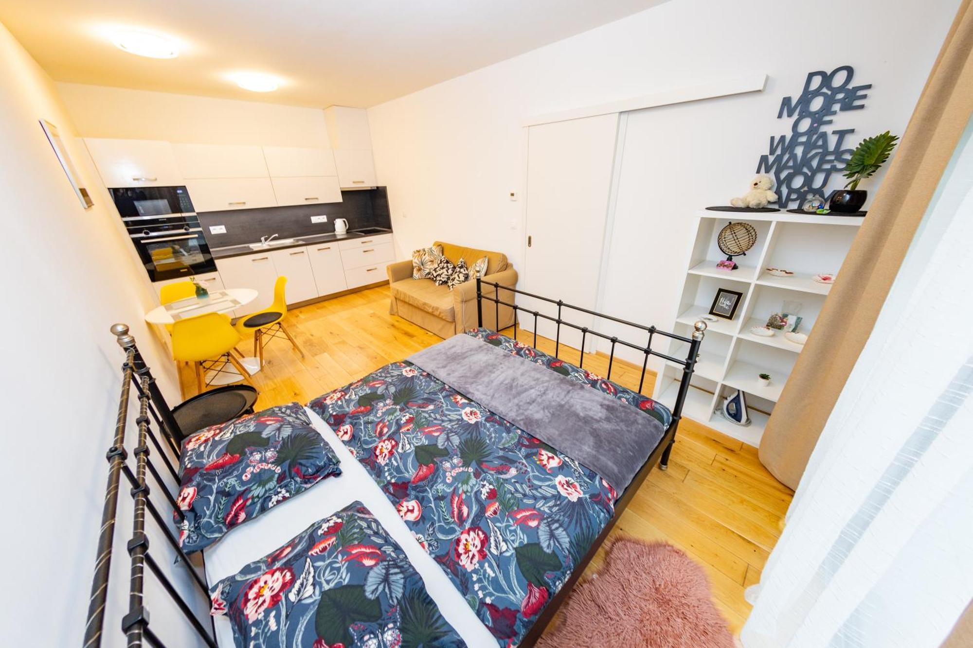 Lovely Studio Apartment, Free Parking 1,55 Hight Прага Экстерьер фото
